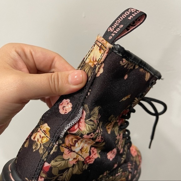 Dr. Martens Victorian Floral Docs Lace-Up Size 6 - Picture 7 of 11